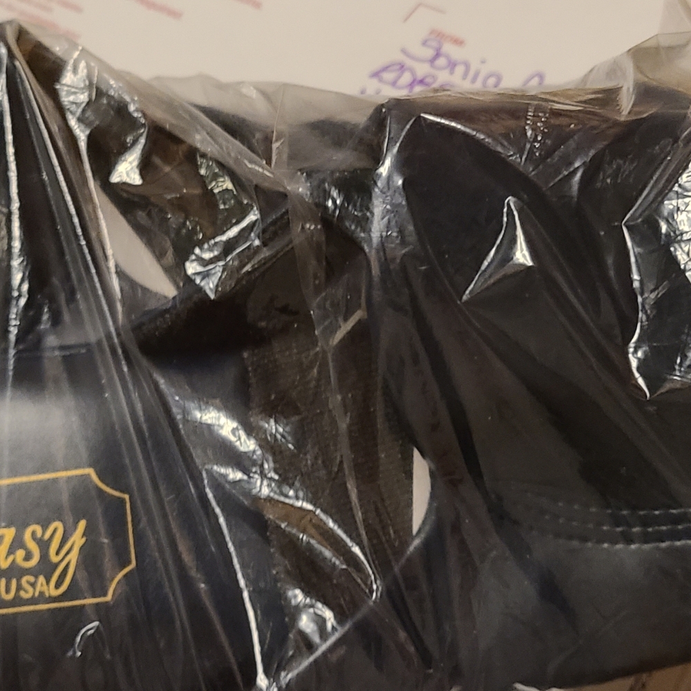 Slippers - Picture 4 of 4